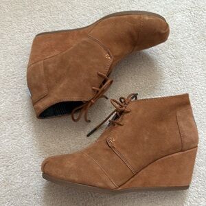 Toms chestnut brown suede lace up wedge booties, size 8.5, EUC.